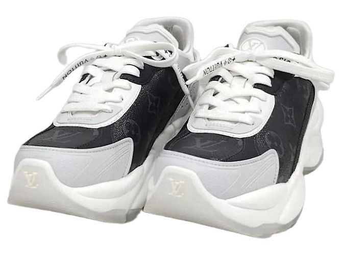 Louis Vuitton Sapatilhas Monogram Run