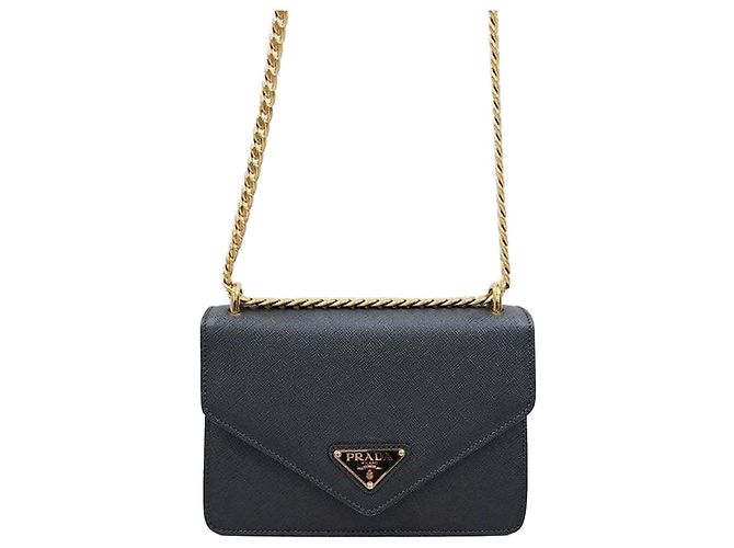 Prada Bolsa de ombro envelope com corrente em couro Saffiano com logo Triangle