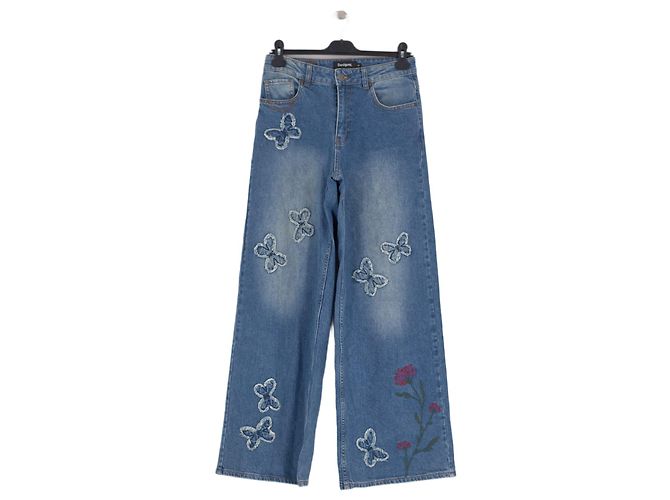 Jeans Desigual blu in cotone con patch a farfalla e ricami floreali