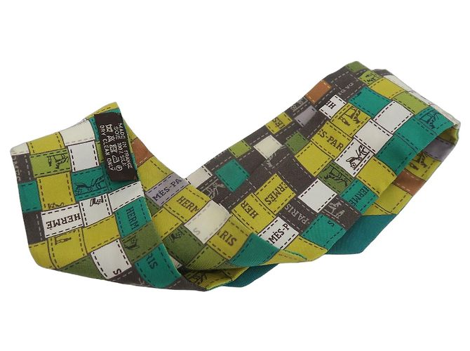 Hermès Twilly in seta verde multi logo
