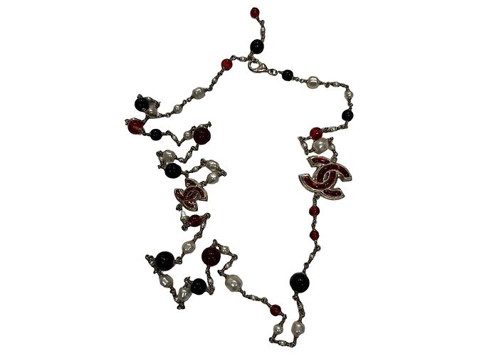 Collana lunga Chanel CC con perle