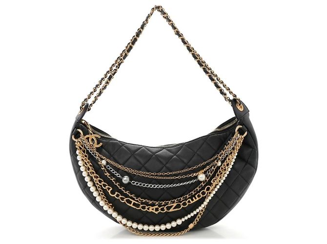 Sac Crescent Chanel en cuir matelassé noir et perles