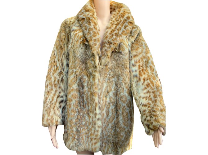 Chic, lush vintage 80s canadian lynx spotted cat fur coat