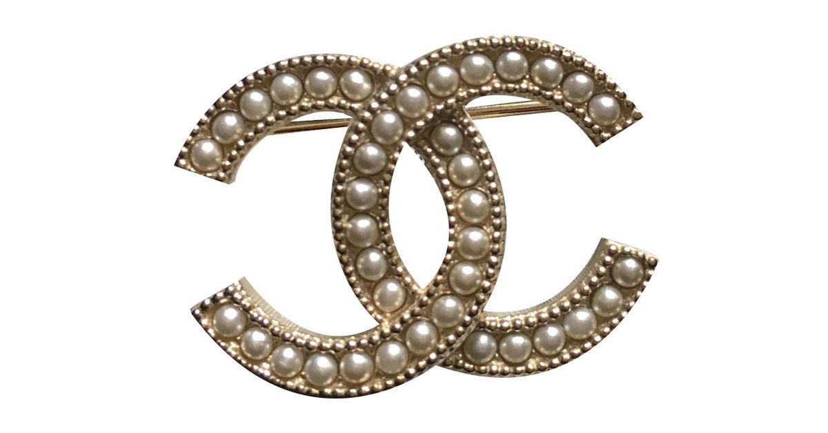 Cc pin & brooche Chanel Gold in Metal - 32598355