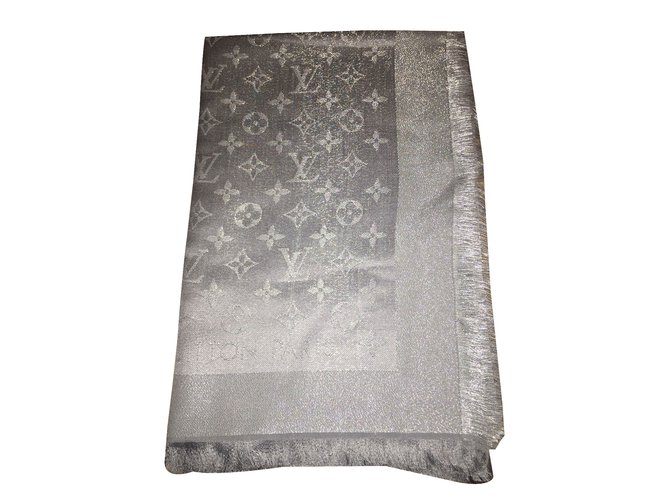 Louis Vuitton shawl Grey Silk ref.JC21802 (Sold) - Joli Closet