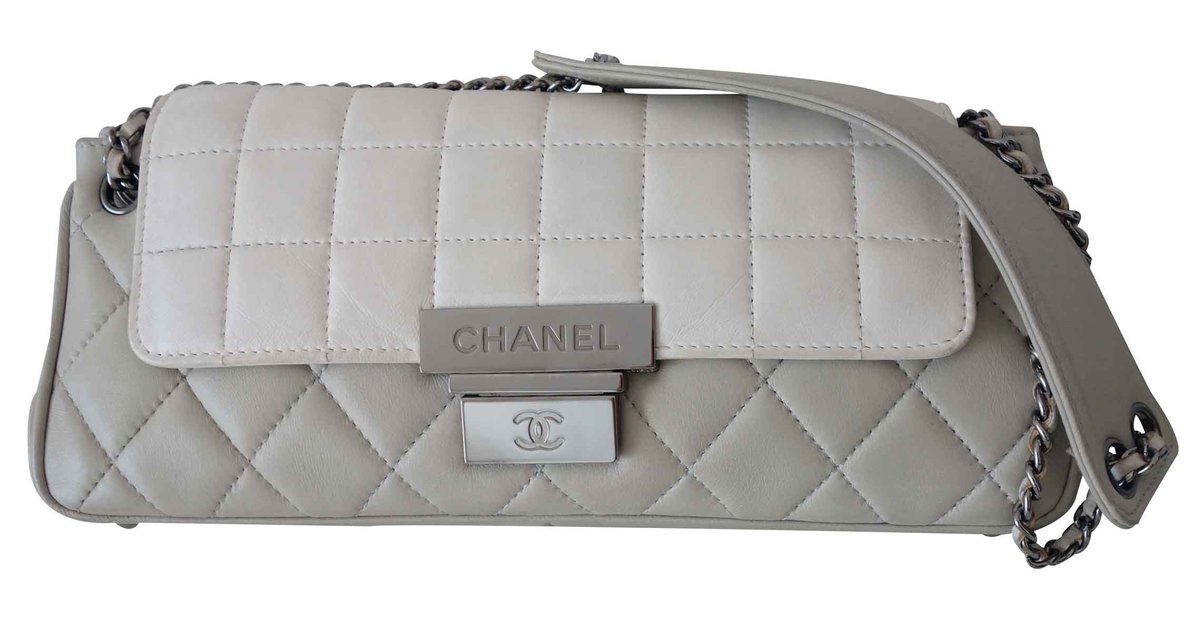 Chanel baguette White Leather ref.22064 - Joli Closet