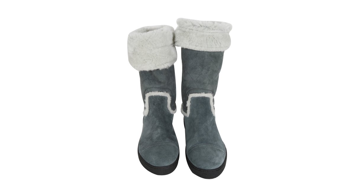 Chanel Blue-grey shearling boots Suede ref.24282 - Joli Closet