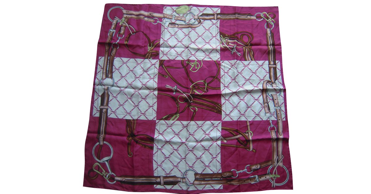 Longchamp Silk scarf Pink ref.30162 - Joli Closet