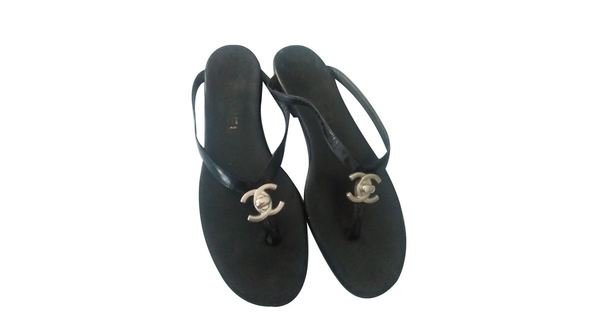 chanel thong sandals cc logo