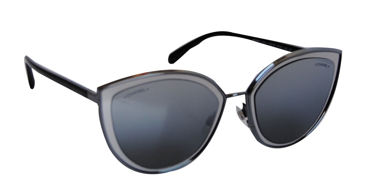 hensynsfuld eksekverbar tøffel Chanel Summer cat eye sunglasses Silvery Metal ref.41125 - Joli Closet