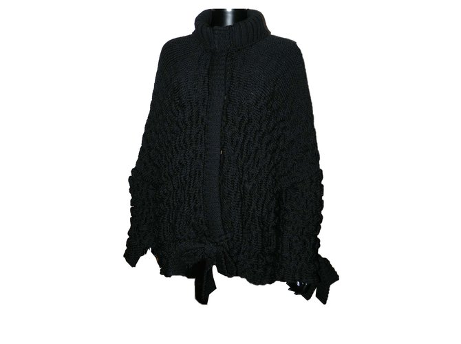 fendi poncho black and white
