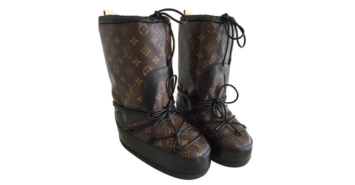 Snow boots Louis Vuitton Brown size 38.5 EU in Suede - 30508644