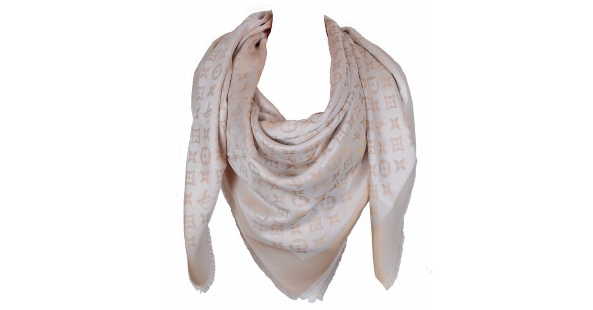 Louis Vuitton Classical Monogram Scarf Beige Silk ref.50543 - Joli