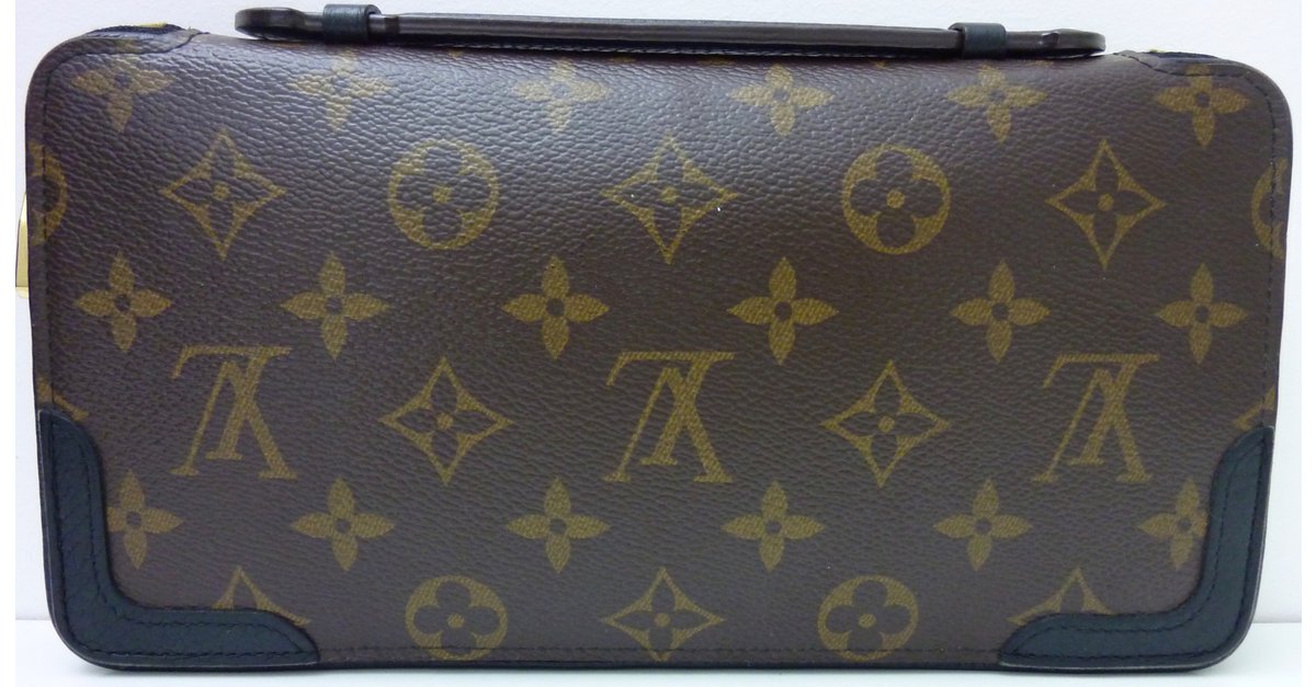Louis Vuitton Pochette Clé Key Case in Black Aerogram Leather ref.846280 -  Joli Closet