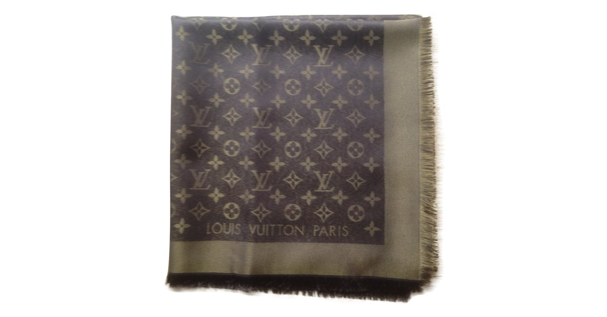 Louis Vuitton Classic Monogram Scarf Brown Silk ref.55697 - Joli Closet