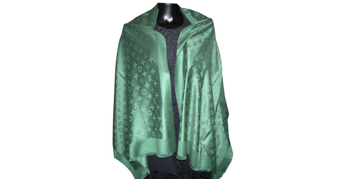 Louis Vuitton Green shawl monogram Wool ref.26627 - Joli Closet
