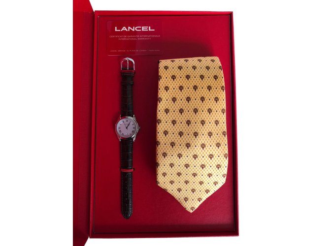 Montres à quartz Lancel Coffret Montre Lancel et Cravate Lancel Autre Argenté ref.60432 Montres à quartz Lancel Coffret Montre Lancel et Cravate Lancel Autre Argenté ref.60432