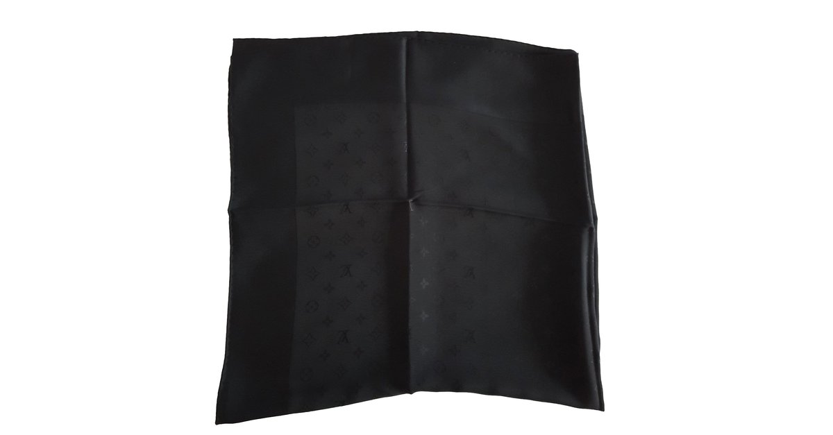 Louis Vuitton Classical Monogram Scarf Black Silk ref.51596 - Joli Closet