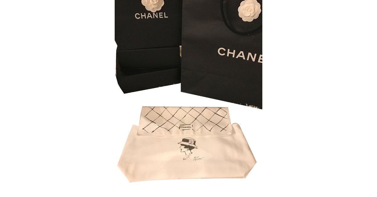 Chanel Dust Bag White Cotton ref.74679 - Joli Closet