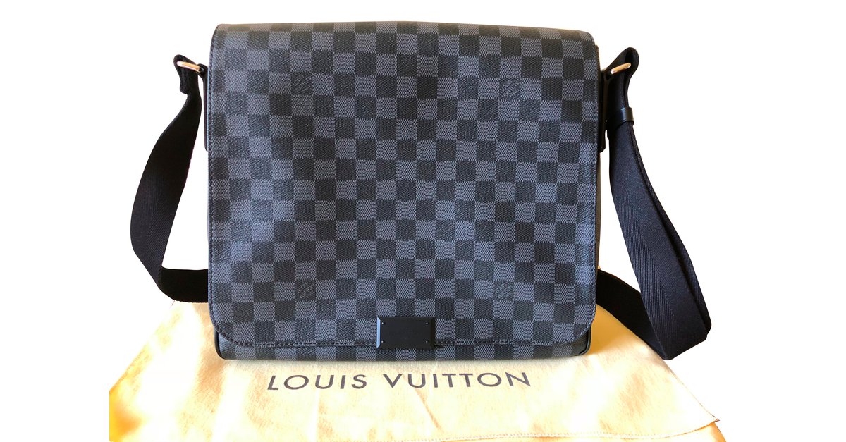 Louis Vuitton District MM Cloth ref.73157 - Joli Closet
