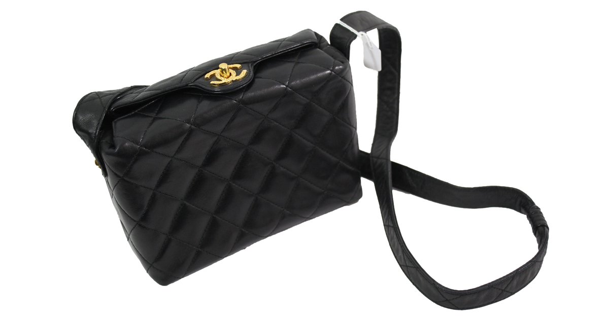 Chanel Box Black Leather ref.75374 - Joli Closet