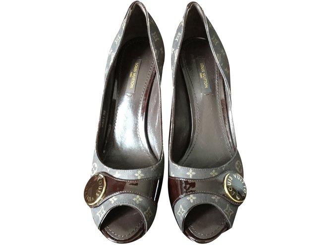 louis vuitton chunky heels open toe