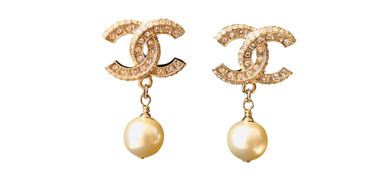 Chanel earring White Golden Metal Pearl ref.102399