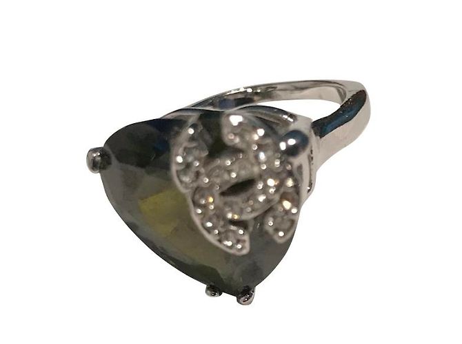 Jolie Bague Argentée Avec Pierre D'ambre - Marque D'ANA, Vintage Et Pleine De Caractère