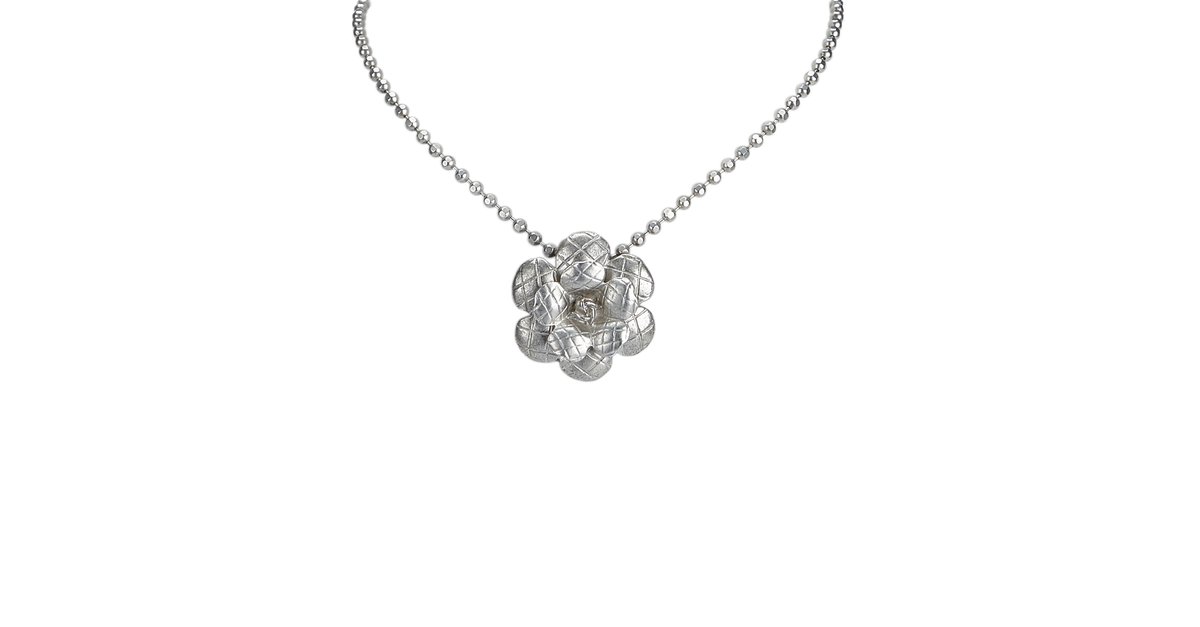 Chanel Camellia Pendant Necklace Silvery Metal ref.106929 - Joli