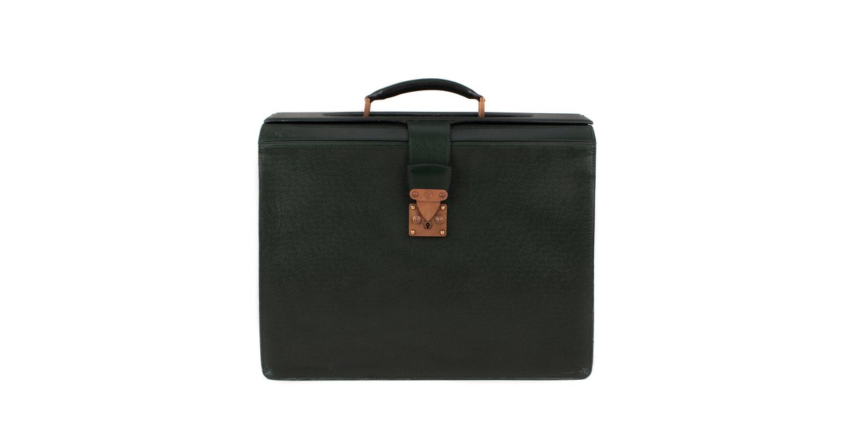 Louis Vuitton Ural Pilot Case leather collector's bag in green Taiga  leather! ref.111447 - Joli Closet