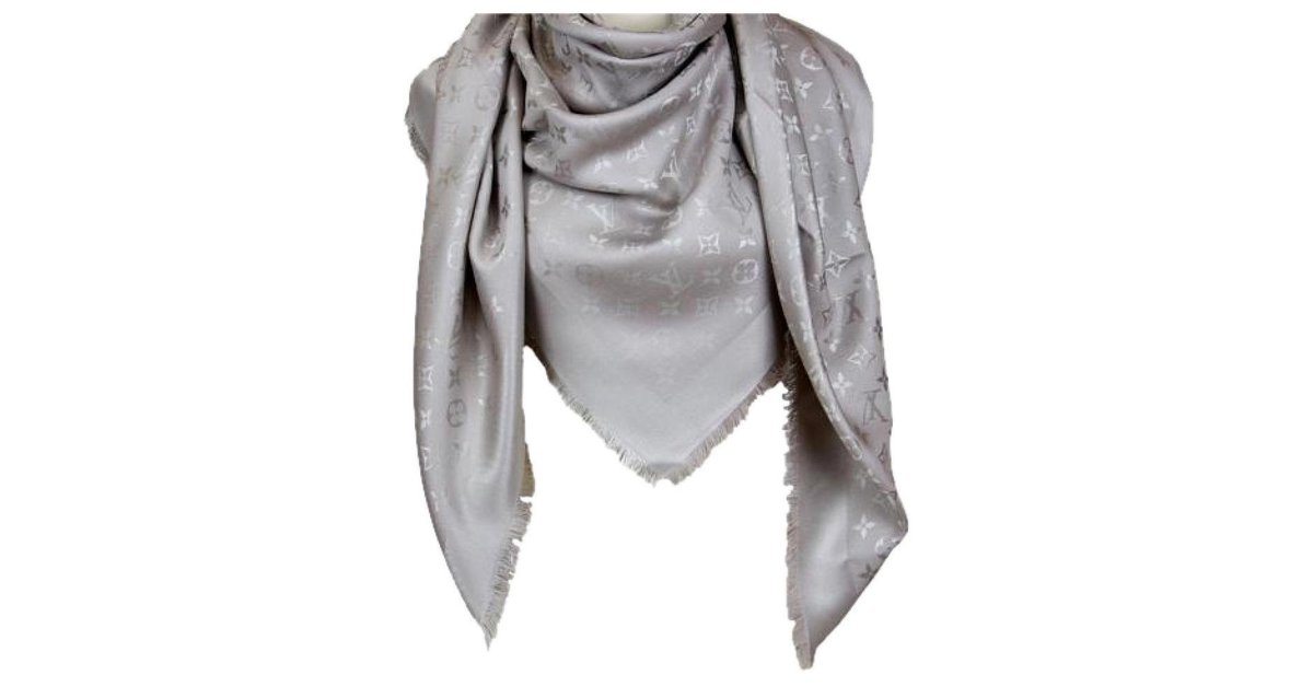 Louis Vuitton carbone gray monogramm classic shawl pasmina scarf M76876 Grey  Silk ref.723582 - Joli Closet