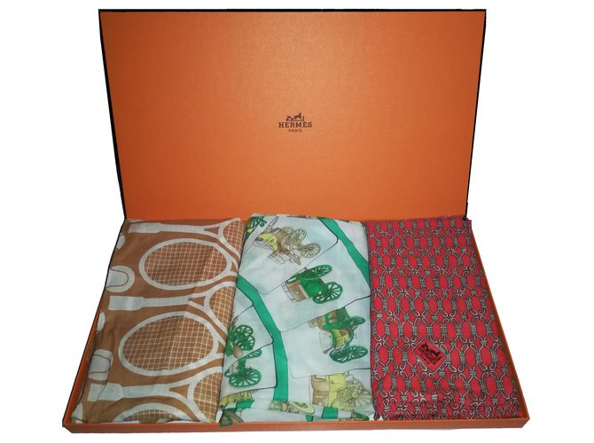 Lot de 3 Carrés Hermès rares avec boite Hermès - Carré Hermès pour