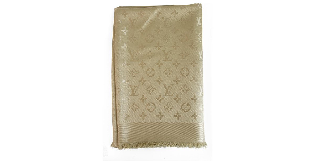 Louis Vuitton monogram Greige Tone on tone shawl weaved jacquard silk  M71336 Beige ref.122116 - Joli Closet
