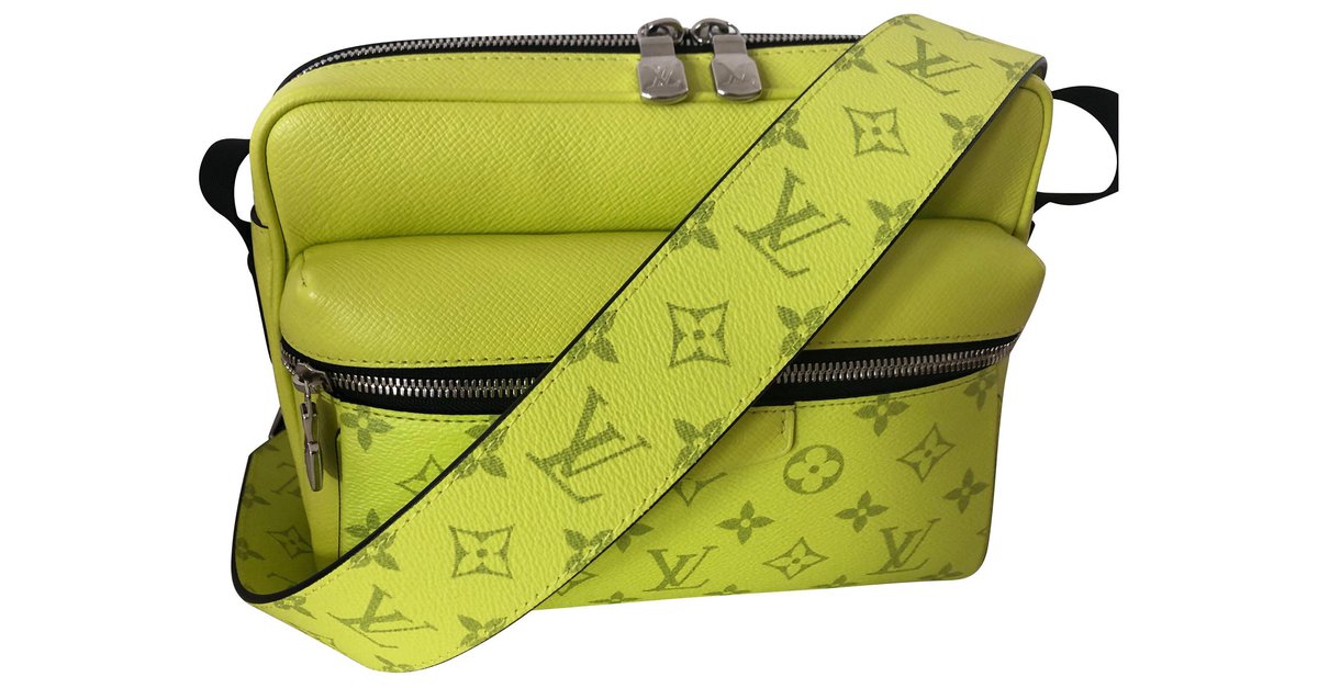 Louis Vuitton Taïga Pilot Case Oural - Green Briefcases, Bags - LOU487839