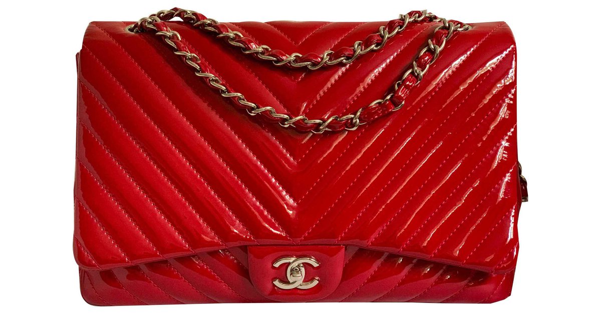 Timeless Chanel Maxi red chevron Patent leather ref.123147 - Joli Closet
