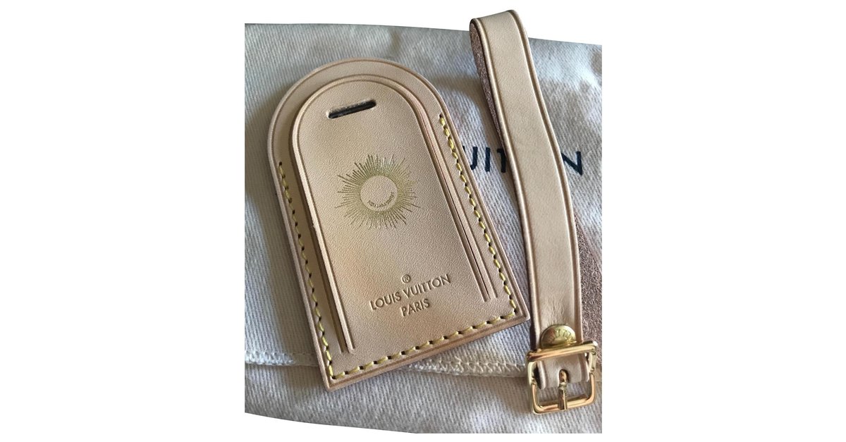 louis vuitton hot stamp luggage tag