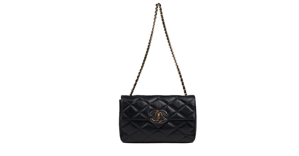 Timeless Classic vintage Chanel bag in navy quilted lambskin! Navy