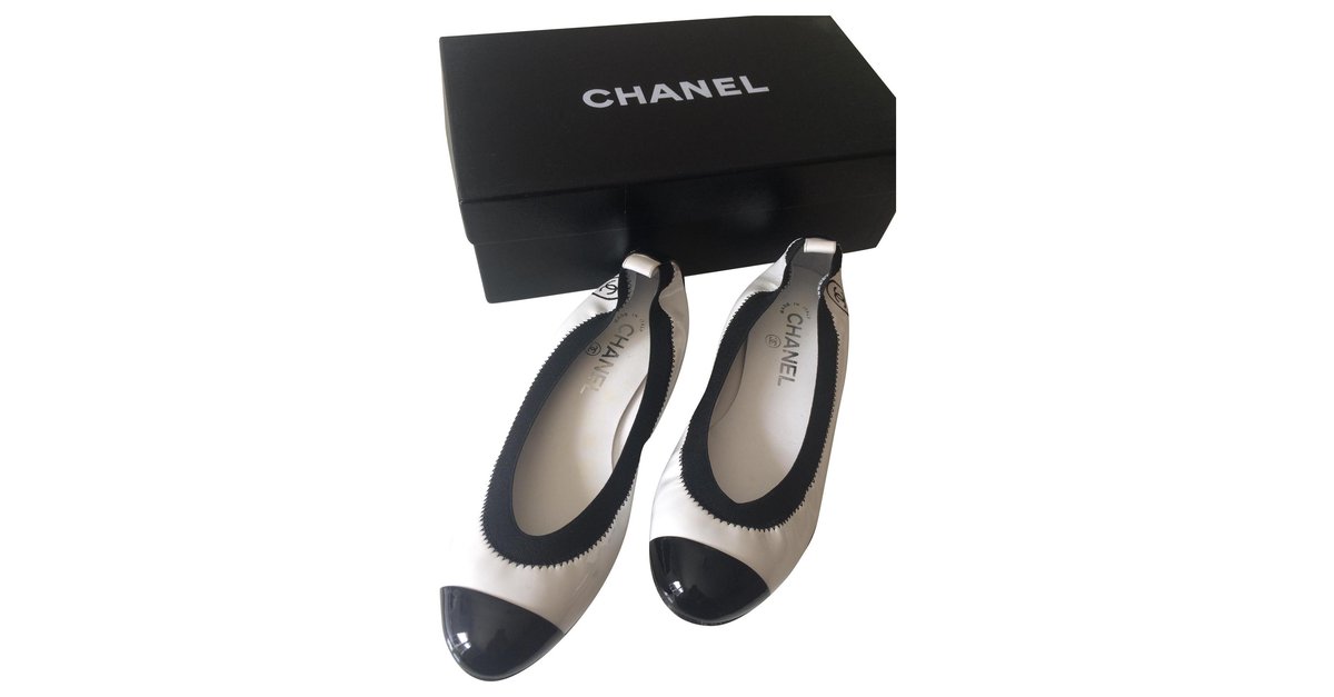 Chanel Ballerina Flats Black Leather ref.662317 - Joli Closet