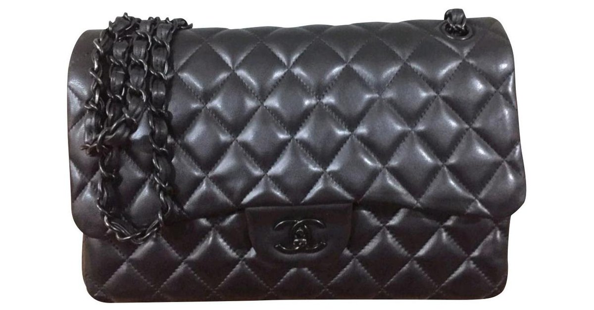 Timeless Chanel Jumbo so Black classic flap bag Leather ref.142367