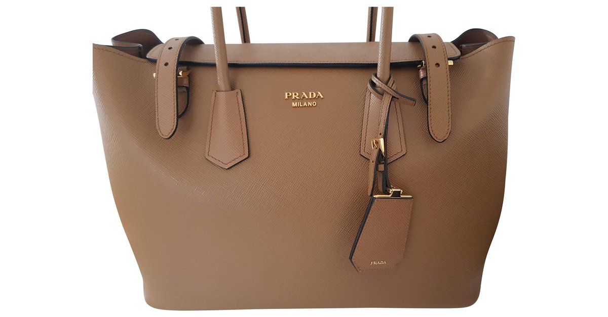 Prada saffiano Cuir tan Large leather handbag Caramel ref.143395 - Joli  Closet