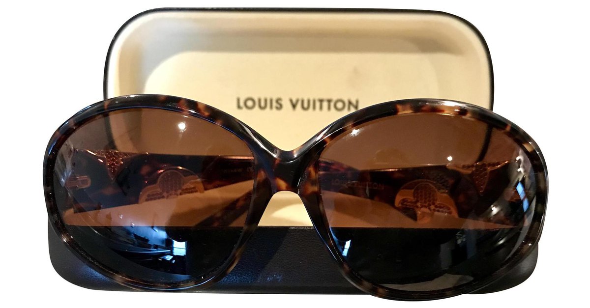 Louis Vuitton Glasses Brown Plastic ref.550623 - Joli Closet