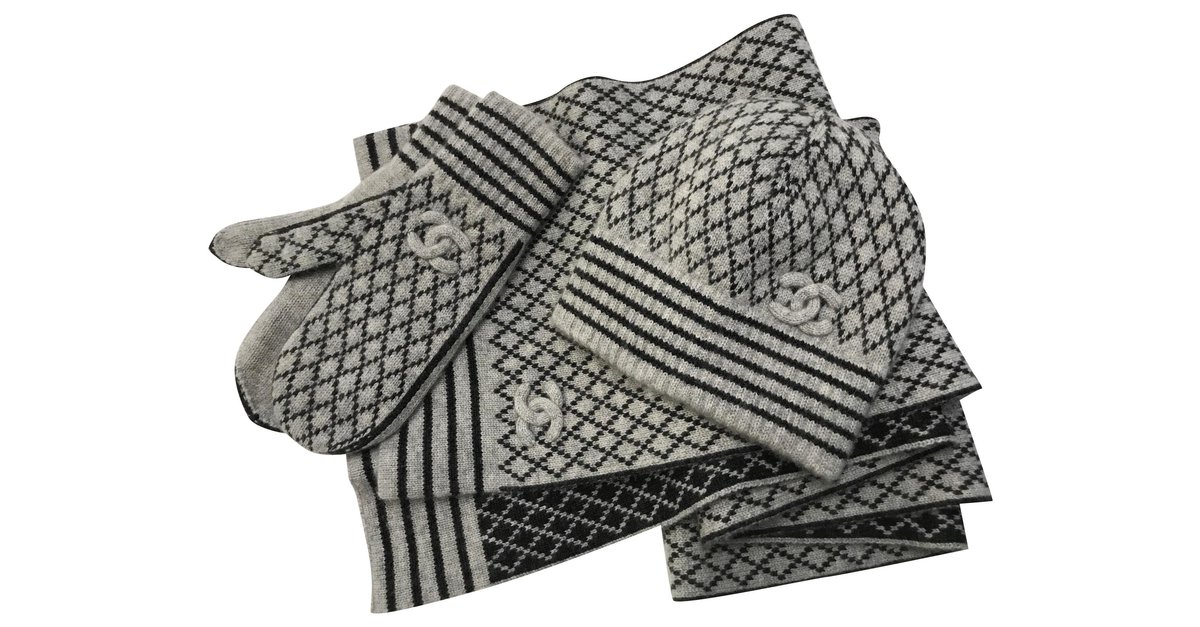 Chanel Scarf, Hat & Gloves Set Cashmere Black Grey ref.150259 - Joli Closet