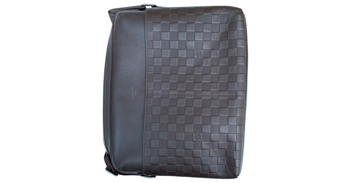 Louis Vuitton Men's bag with a shoulder strap Dark brown Leather ref.150666  - Joli Closet