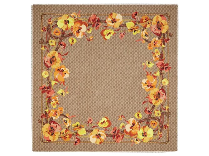 Gucci Femme Ã©charpe Gucci Beige ESHARPE ETOLE GUCCI NEUF Laine