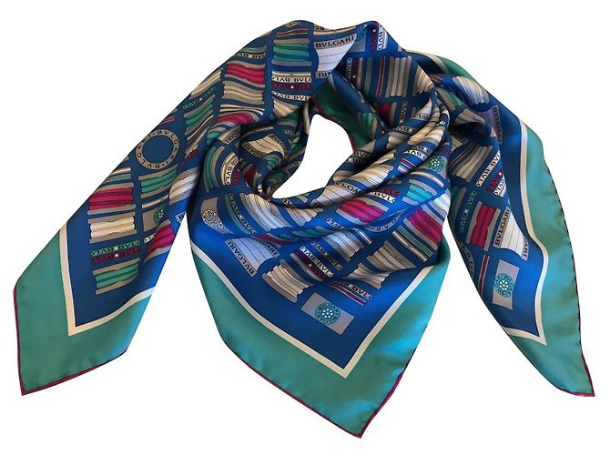 Foulard BULGARI 100% Soie Vintage - Dimensions 87 X 88 Cm, Couleur Bleu Pâle, Occasion