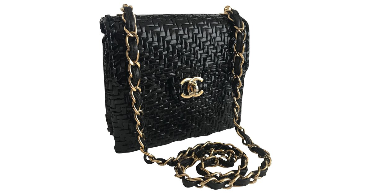 Timeless Chanel BLACK COATED WICKER FLAP MINI BAG ref.167525 - Joli Closet