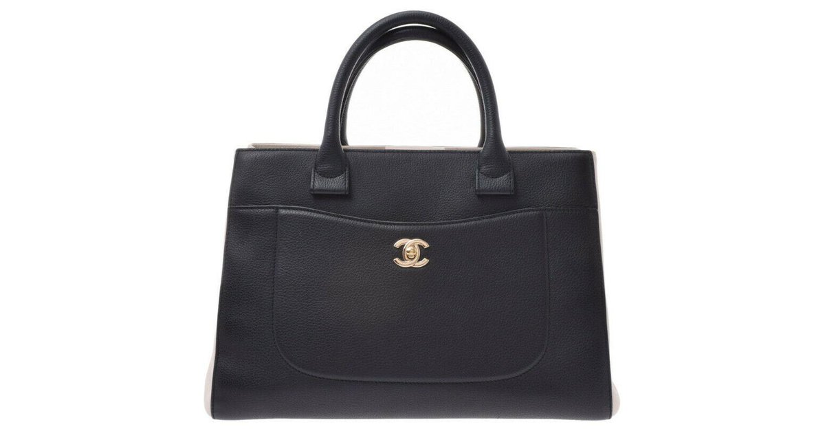 Chanel Neo Executive Hand Bag Black Leather ref.172911 - Joli Closet
