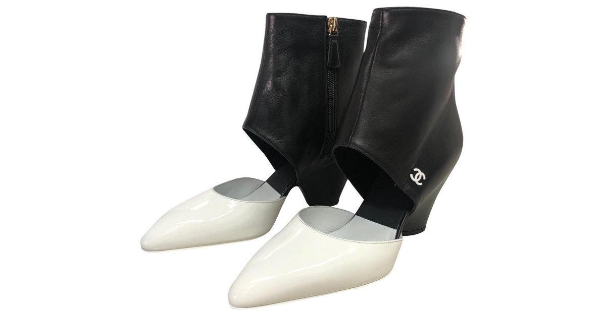 Chanel Open ankle boots Black Leather ref.173402 - Joli Closet