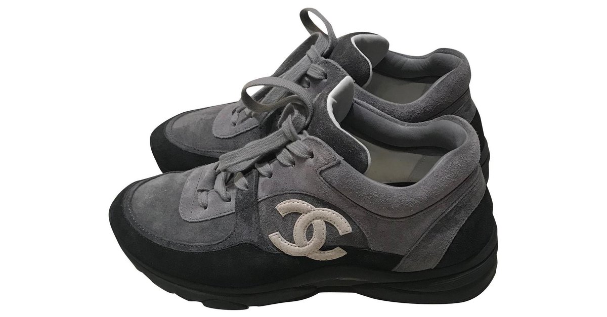 Chanel Sneakers Grey Suede ref.173627 - Joli Closet