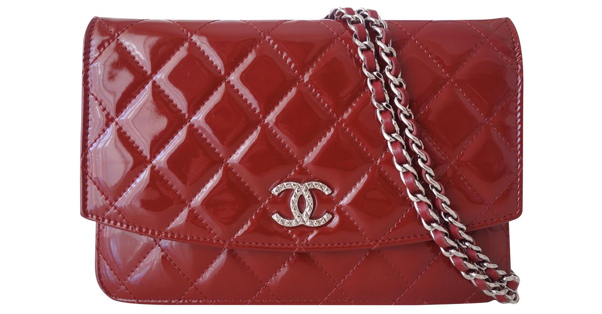 chanel chain on wallet bag leather